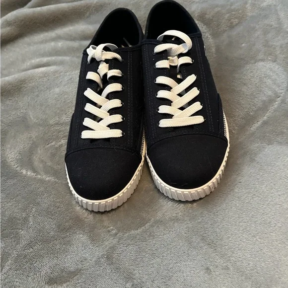 NWOT Tommy Hilfiger Men's Navy and White Sneakers - Picture 4 of 5